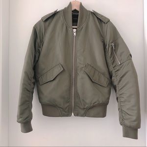 Bomber jacket, like new except the lining problem on the pic~